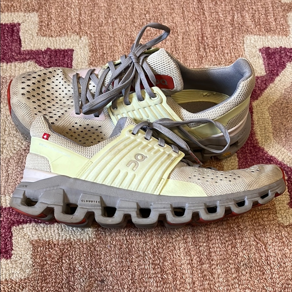 On Running Cloudstratus Beige and Gray Sneakers